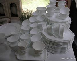 YES, Milkglass tennis sets