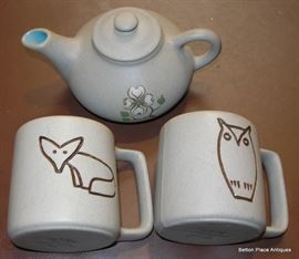 Pigeon Forge unusual Mugs/ teapot