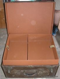 Hartmann antique Trunk in great condition inside
