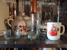 Strawberry kitchen ware