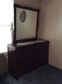 Nice dresser w/mirror