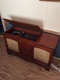 Nice G.E. stereo console
