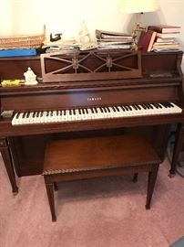BEAUTIFUL YAMAHA PIANO AND BENCH