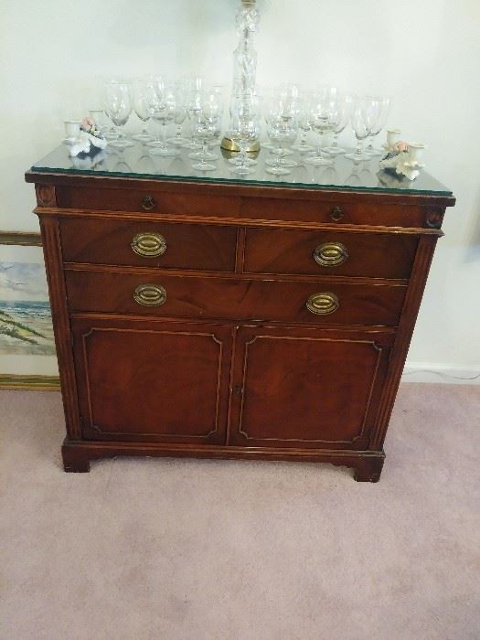 DREXEL SIDE SERVER WITH REMOVABLE SERVING TRAY, BEAUTIFUL