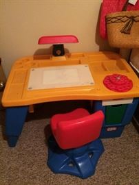 Lighted art/drafting table and chair