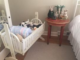 Cradle, side table with ceramics