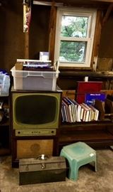 Vintage TV Cabinet...project ready! Books, Bookcase, Toolbox, Stool