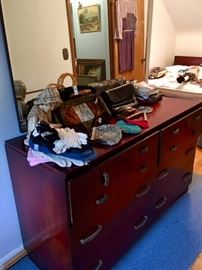 Dresser w/Mirror (dove-tailed drawers)