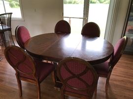 Dining table with leaf and 6 chairs