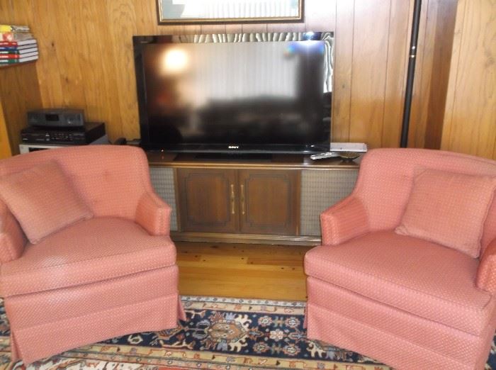 Pair of swivel chairs and 45" TV