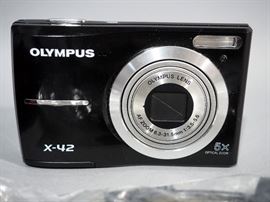 Olympus X-42 12 MP Digital Camera with 2 GB SD Card, Original Box and Cables, Tested, Works
