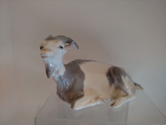 Lladro goat, who can resist that face?