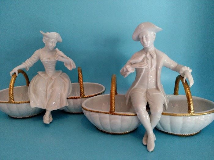 Pair Mattahedeh porcelain figurines 