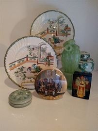 Two Mason's Asian decorated plates, an Italian glass cactus in vase, Russian lacquer box
