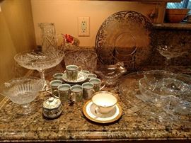 Kitchen pottery, porcelain and glassware