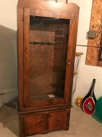 Gun cabinet