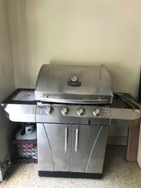 Nice gas grill, but needs a regulator