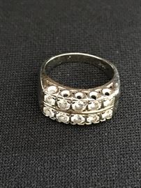 14k white gold and diamonds ring.  Total wt. a bit over a carat of diamonds