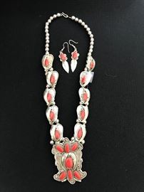 Silver necklace, needs repair