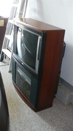 OLD TV   NICE CABINET