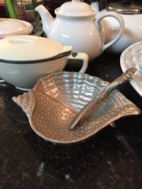 Cute Serving Dish Shape of a Seashell with Seahorse Spreader