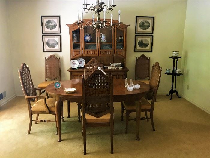 Thomasville China Cabinet, Table and 6 Chairs
