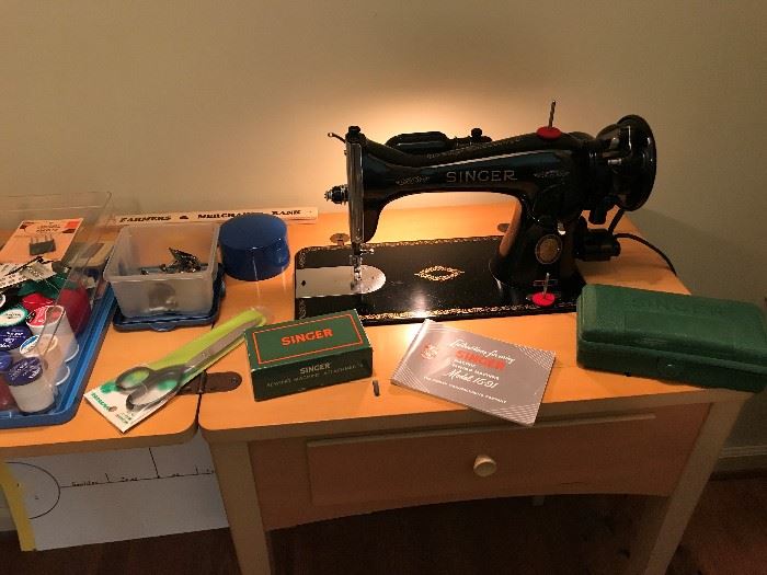 Singer 15-91 Sewing Machine and cabinet