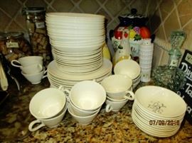 Dishes - no mark on bottom.