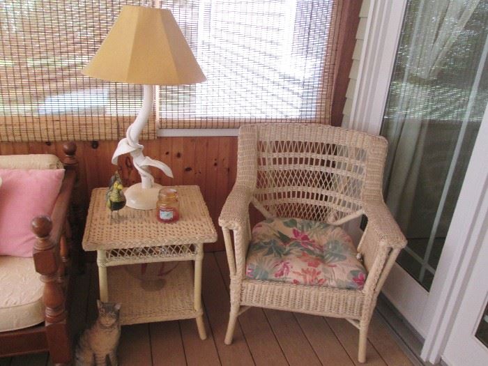 Vintage Wicker & Table (for indoor only)