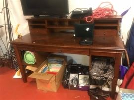 #46 inlay desk w keyboard pull out hutch storage 60x27x41 $125.00