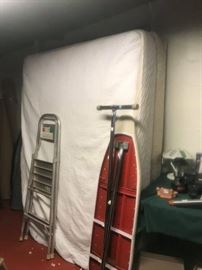 #53 queen size mattress set $100.00