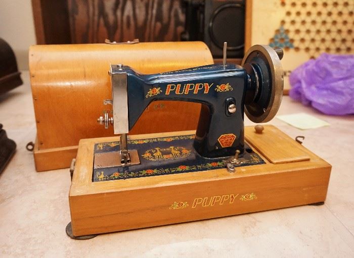Vintage Puppy sewing machine in excellent condition