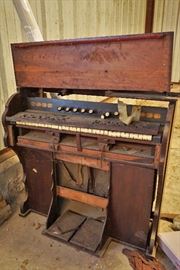 Vintage organ - for parts or restoration