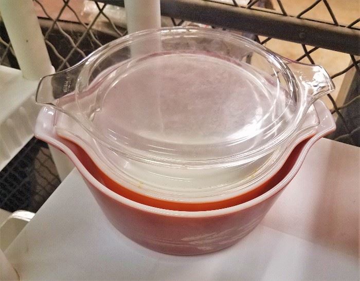 Vintage mixing bowls with lids