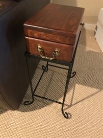 UNIQUE ACCENT TABLE WITH REMOVABLE CHEST TOP