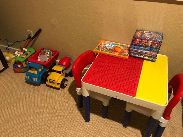 KIDS TOYS AND TABLE