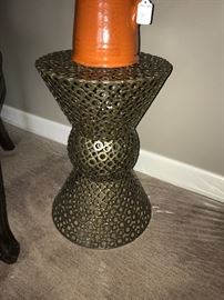 HOURGLASS ACCENT TABLE 