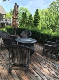 HANAMINT MAYFAIR 48" ENCLOSED FIRE PIT  AND 4 GEORGETOWN GLIDER CHAIRS IN WALNUT AND TREASURE GARDEN CANTILEVER ALUMINUM 11 FT UMBRELLA 