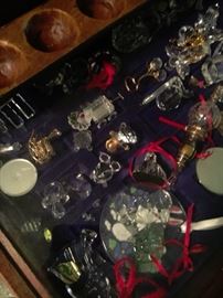 VARIOUS CRYSTAL FIGURINES AND ORNAMENTS