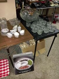 GLASSWARE, PUNCH BOWL SET
