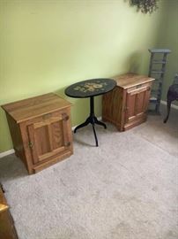 SIMMONS HARDWARE WHITE CLAD PANTRY BOXES IN SOLID OAK, PAINTED IN TOLE STYLE TILT-TOP TABLE