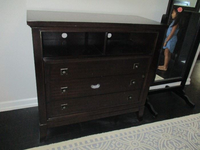 Master suite chest of drawers