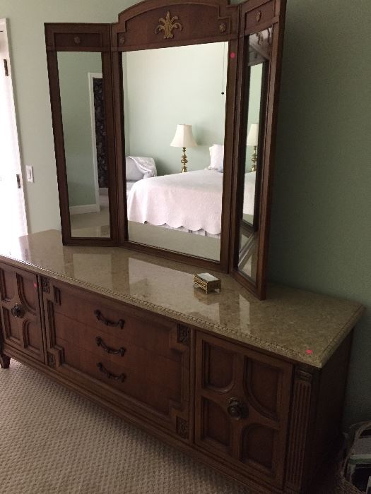Thomasville dresser with mirror.  Measures about: 80" long, 21" deep, 31" high