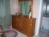 5 PIECE BEDROOM SUITE W/ DRESSER AND MIRROR