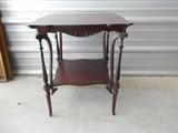 VINTAGE LAMP TABLE