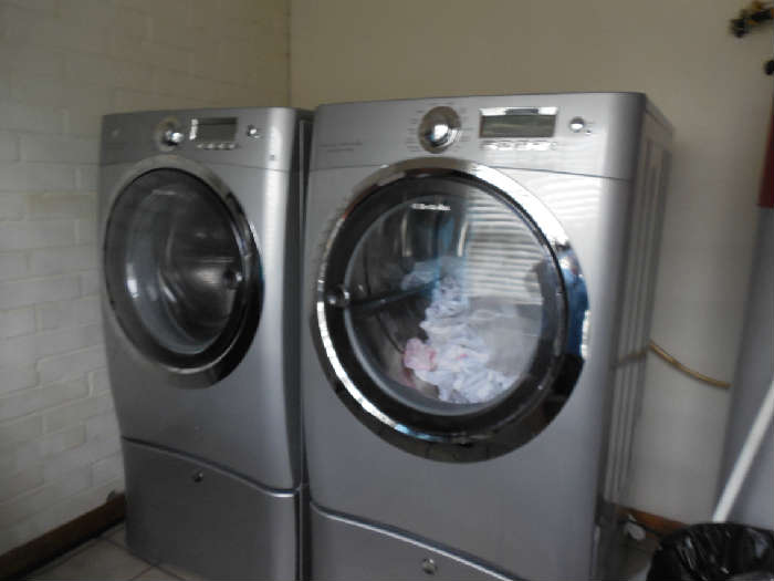 ELECTROLUX WASHER/DRYER PAIR. ONLY 3 MOS. OLD AND HARDLY USED AT ALL. OVER $2800 NEW. GOING TO THE HIGHEST BIDDER