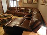 BEAUTIFUL LEATHER SECTIONAL SOFA GREAT QUALITY AND LIKE NEW