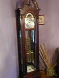 HOWARD MILLER GRANDFATHER CLOCK. HIGH END MODEL. CHERRY CASE. BEAUTIFUL CONDITION. COMES WITH ALL PAPER WORK.
