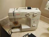 NICE SINGER SEWING MACHINE.