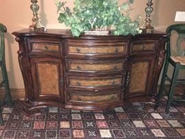 Chest of drawers/console - $50